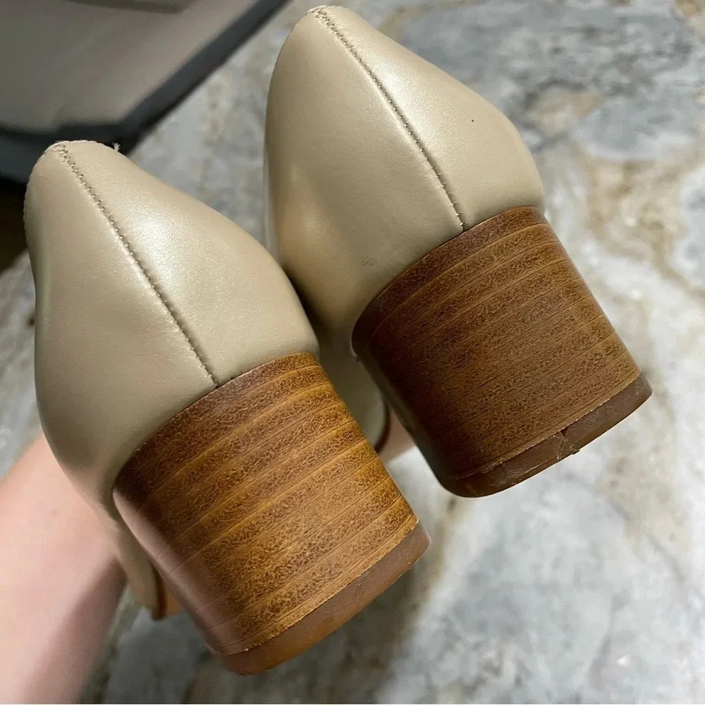 Salvatore Ferragamo Boutique Creamy Gold Pumps Size 8.5 B